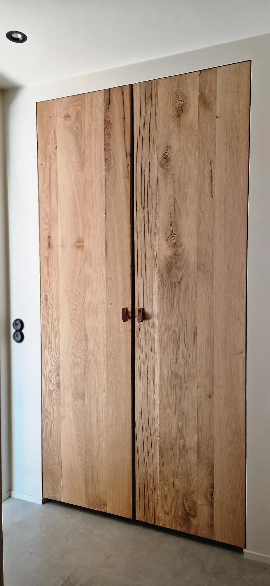 Solid reclaimed oak panels with aged finish
