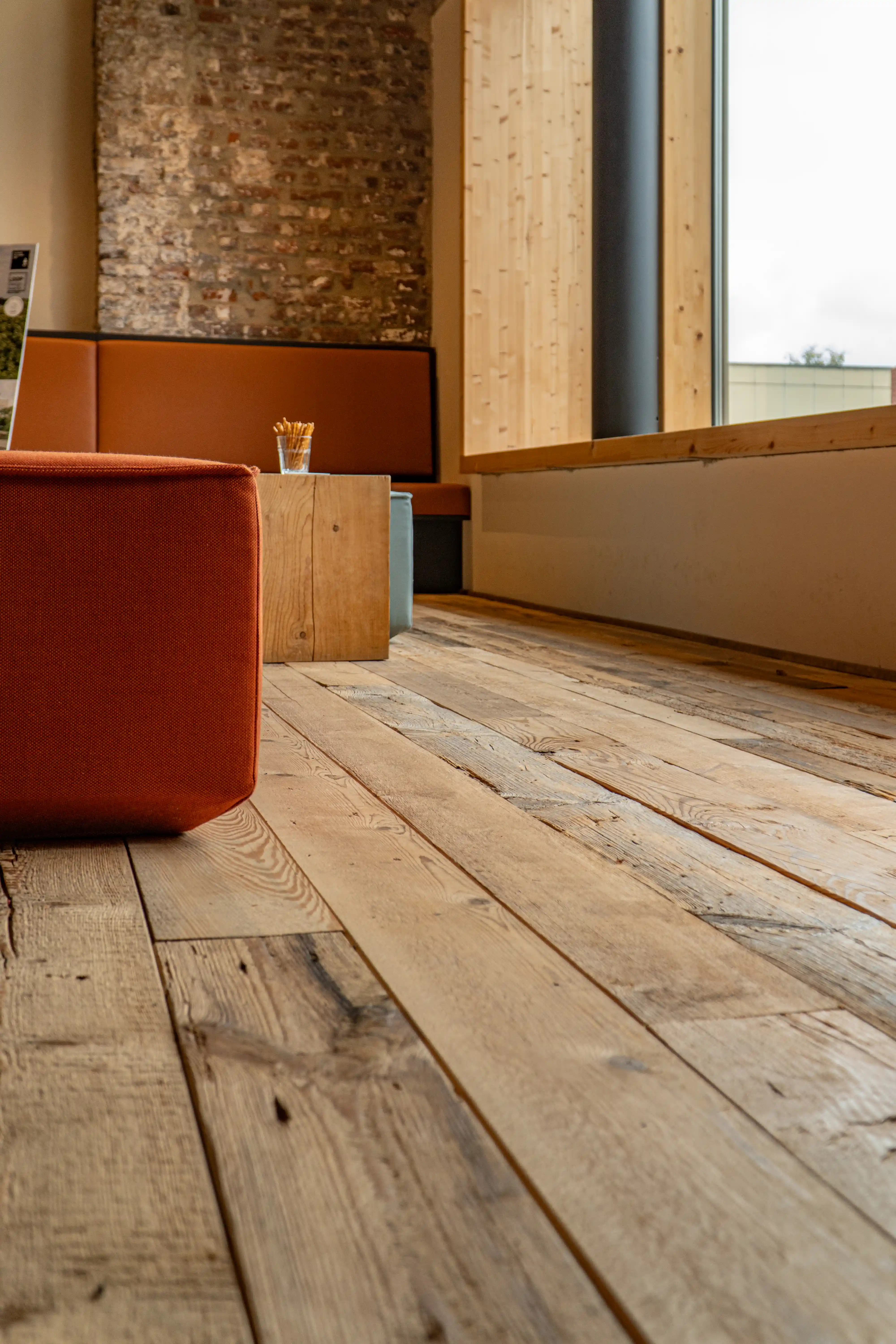 Oak wall cladding with visible grain and warm color tones