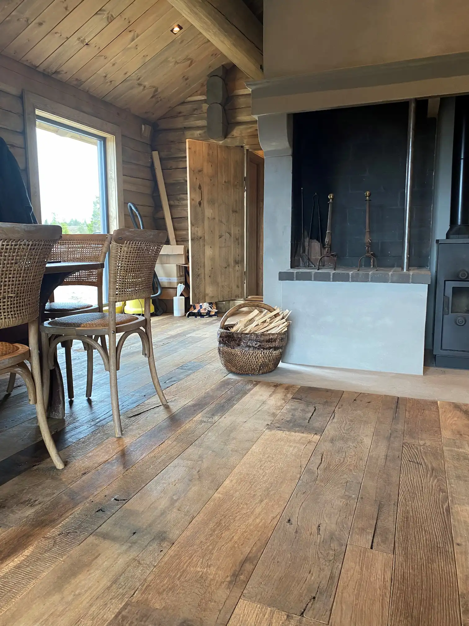 Sustainable reclaimed oak flooring produced from recycled oak with natural grain and warm tones