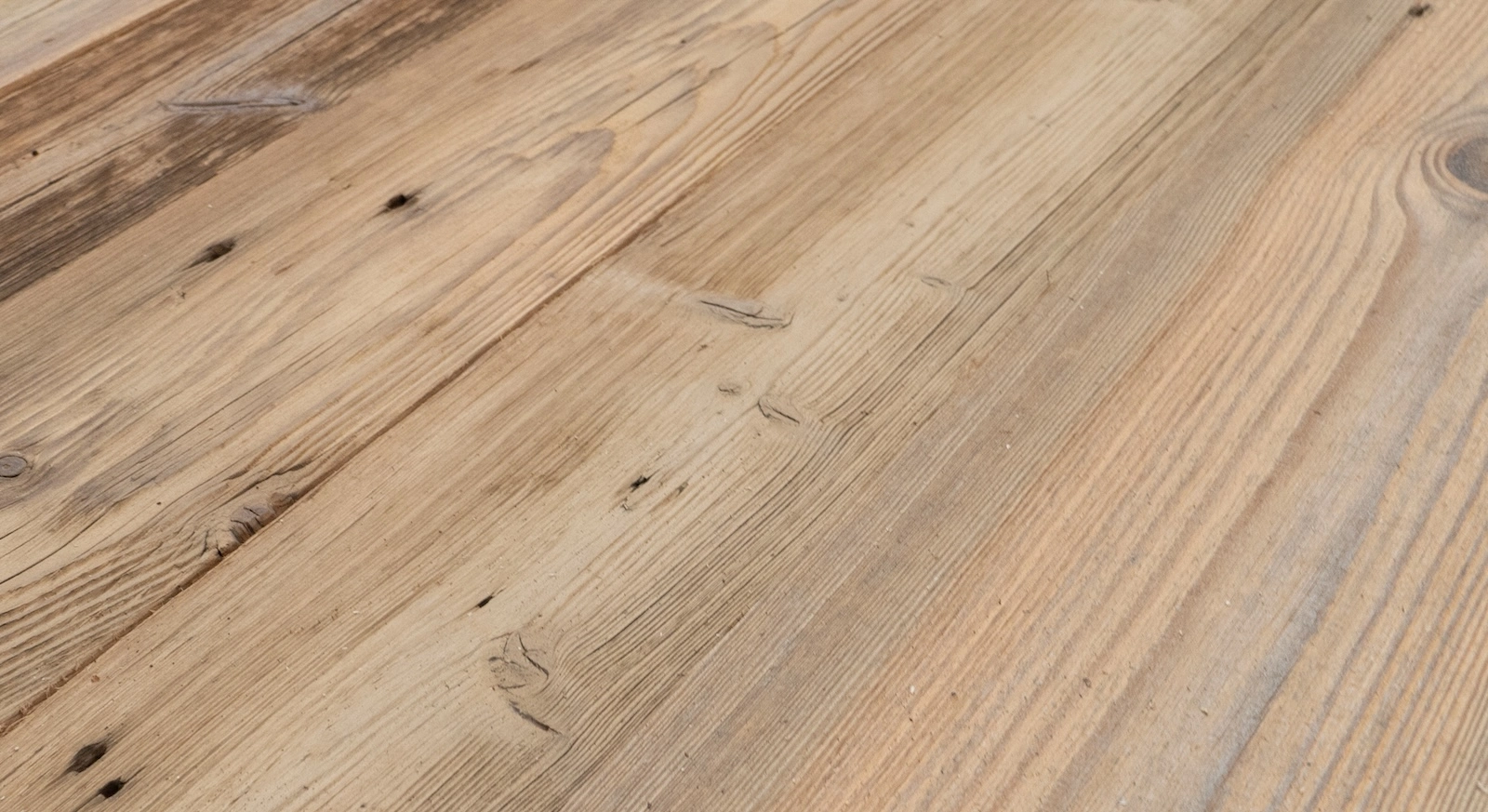 Reclaimed oak wall panels with warm tones and natural grain